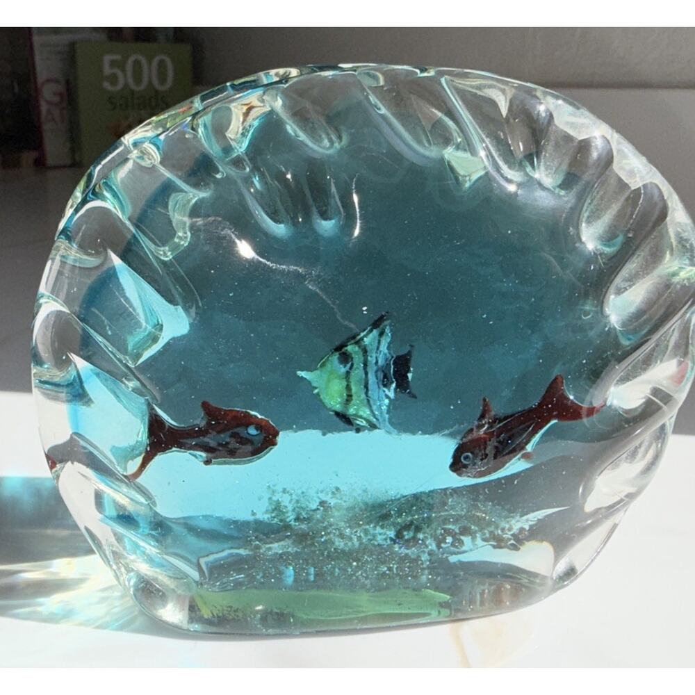 Vintage Murano Aquarium Blue Paperweight 3 Fish Multicolor With Bubbles 6x5”